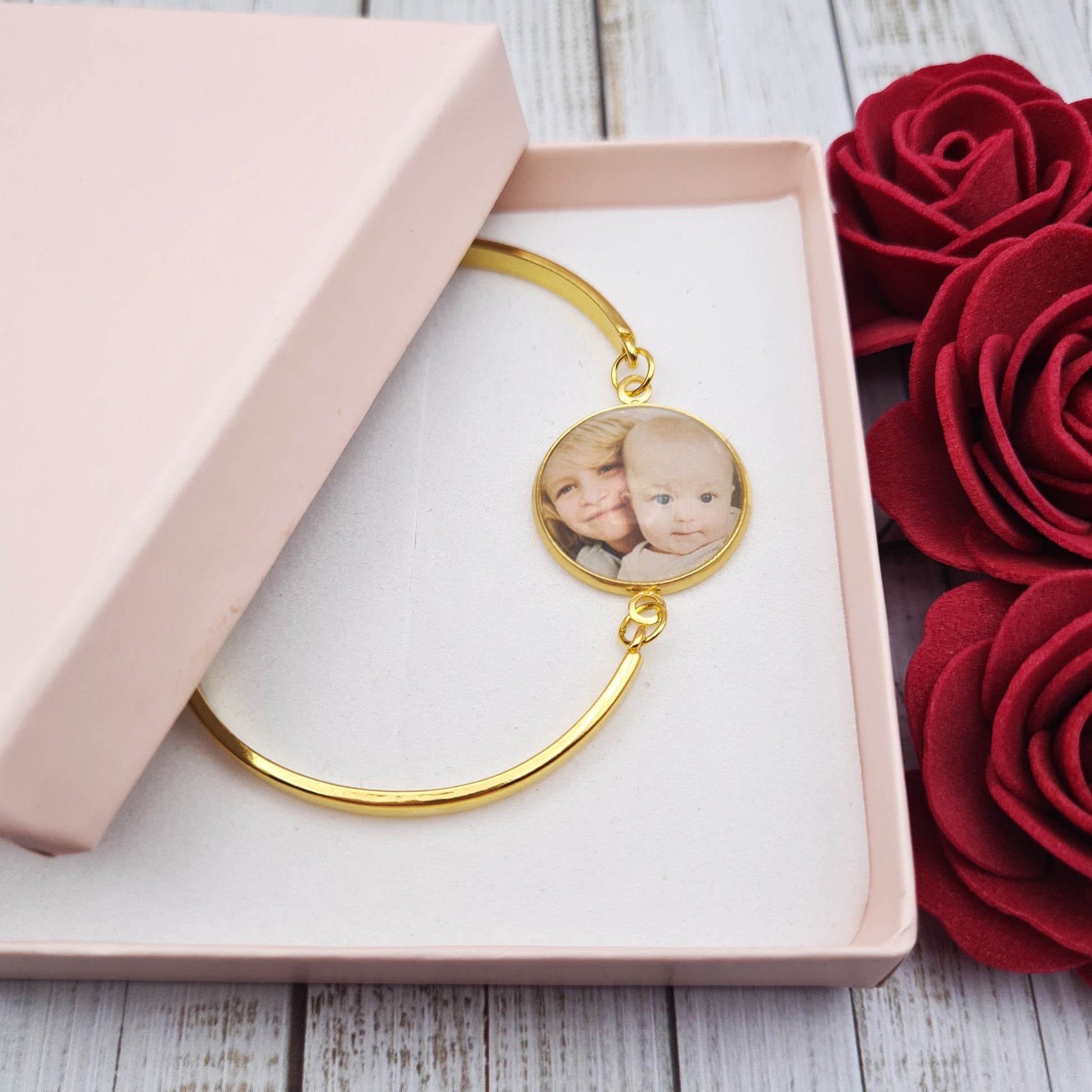 Gold bracelet personalised with a photo set in glass in a pink gift box